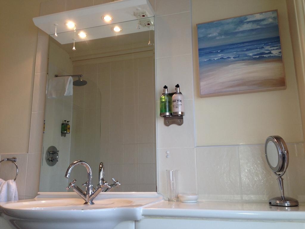 Blyth Hotel Southwold Room photo